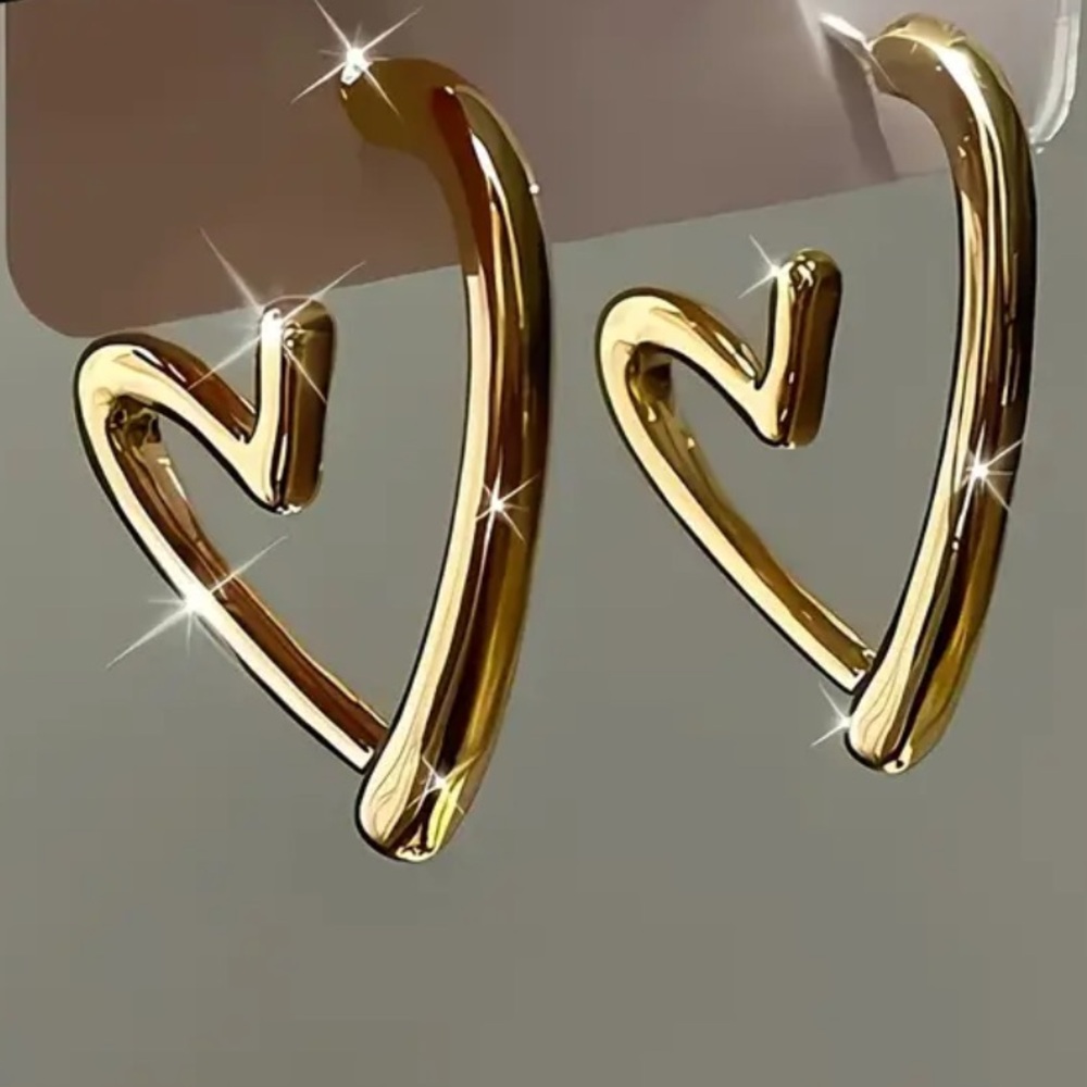 High-Quality Fashionable Stainless Steel 18K Golden Plated Heart-Shaped Earring